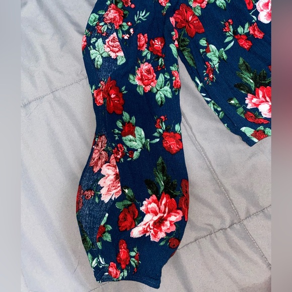 Navy blue with red floral off-the-shoulder crop top - Picture 2 of 3